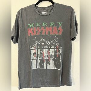 Merry Kissmas tshirt size Medium